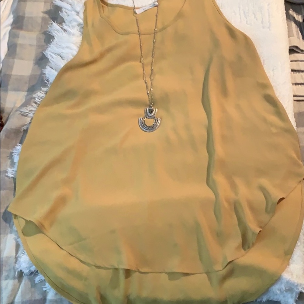 Lush Top - Picture 2 of 3